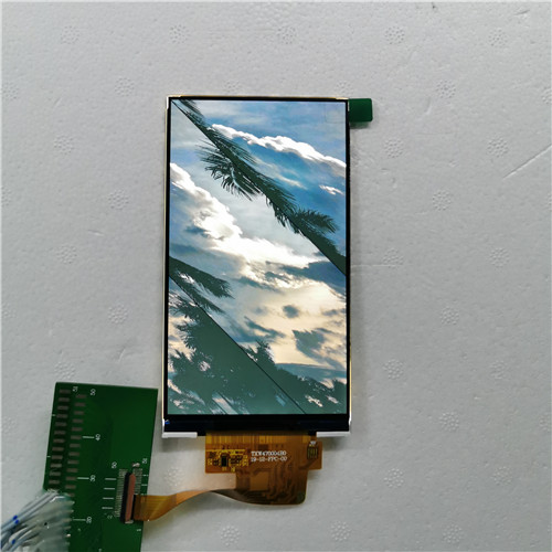 4.7 IPS LCD screen